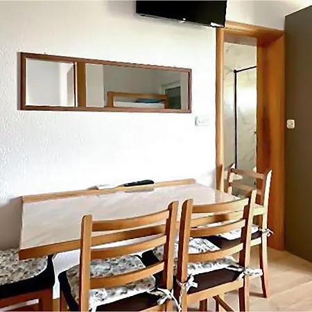 Apartment 1 Bedroom Stunning In *