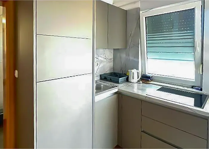 1 Bedroom Stunning In Apartment