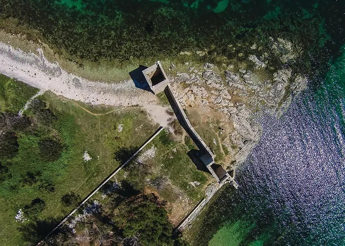 1 Bedroom Stunning In Apartment Vir