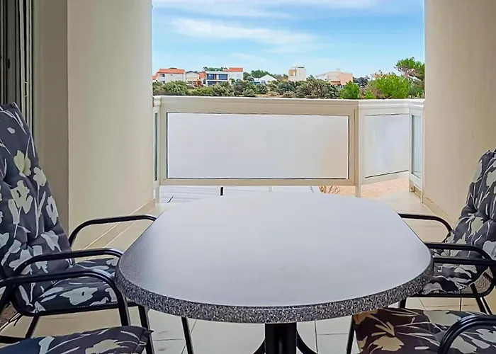 1 Bedroom Stunning In * Vir