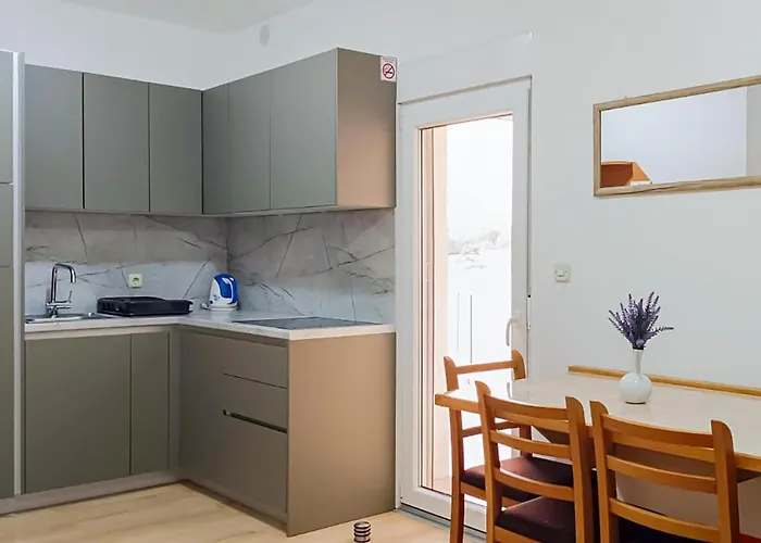 1 Bedroom Stunning In Apartamento