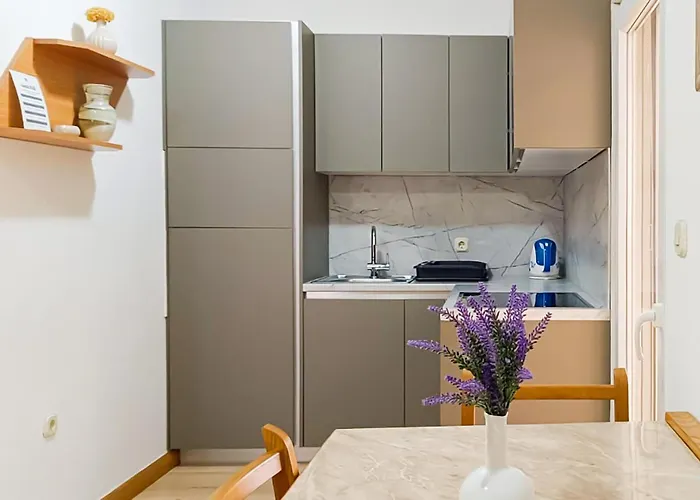 1 Bedroom Stunning In * Vir