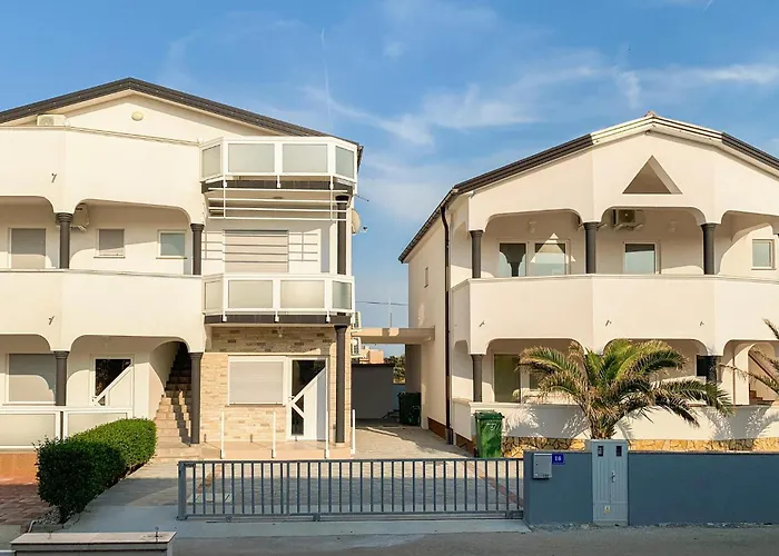 1 Bedroom Stunning In Apartamento Vir