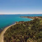 1 Bedroom Stunning In *