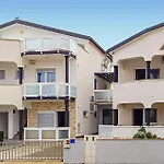 1 Bedroom Stunning In *