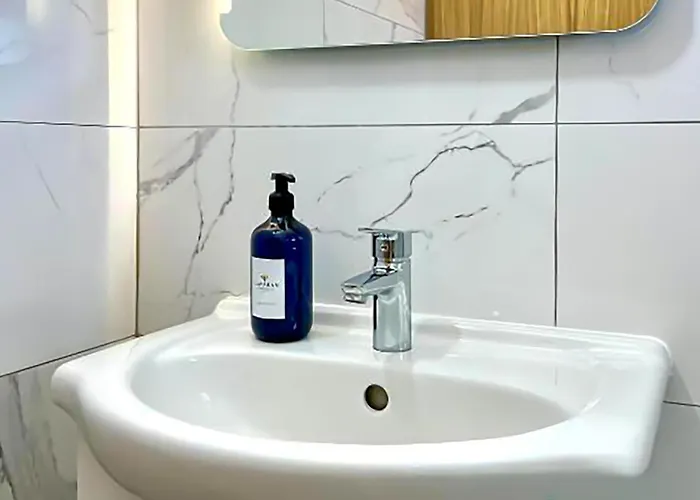1 Bedroom Stunning In *